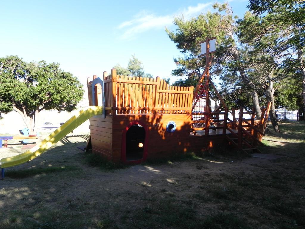 Apartments Riva Паг Екстериор снимка