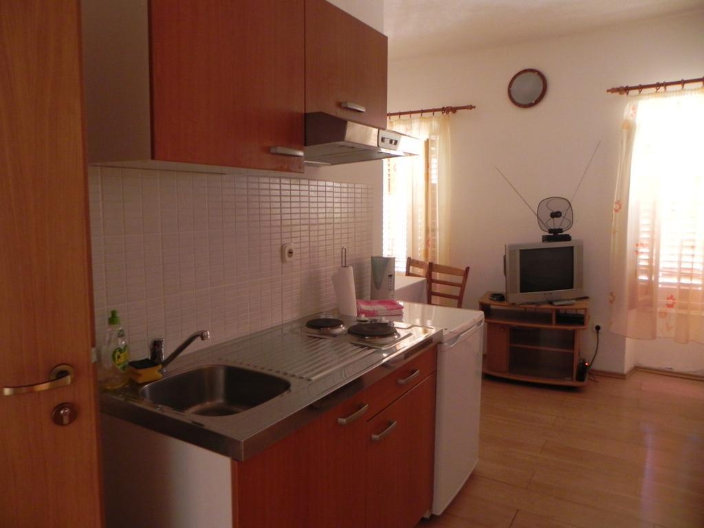 Apartments Riva Паг Стая снимка